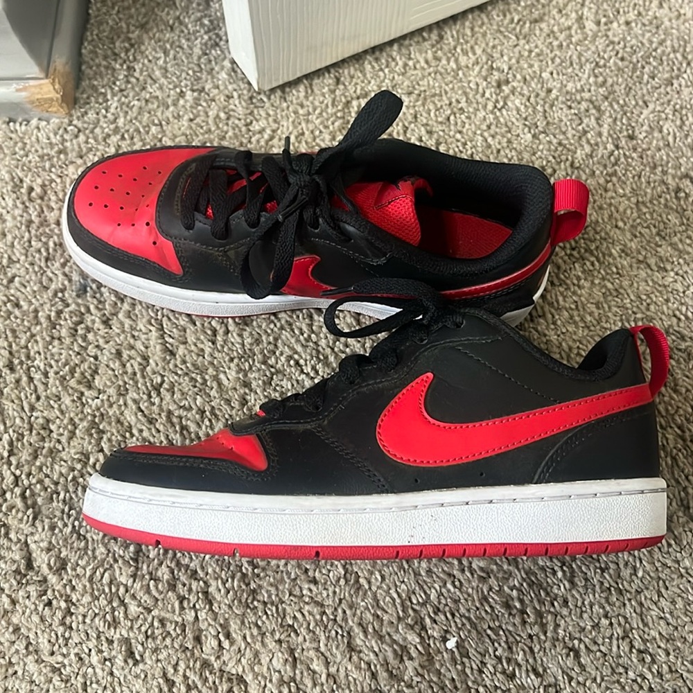 Nike boys Sneakers size 4